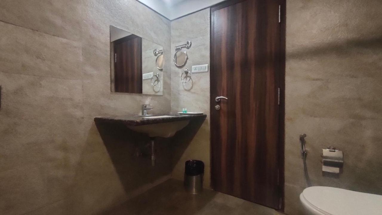 Hotel Sach Regency Ānand Eksteriør bilde