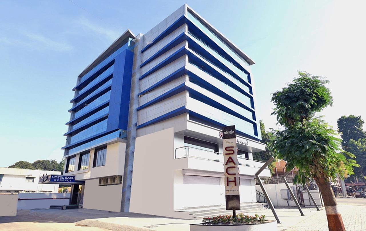 Hotel Sach Regency Ānand Eksteriør bilde